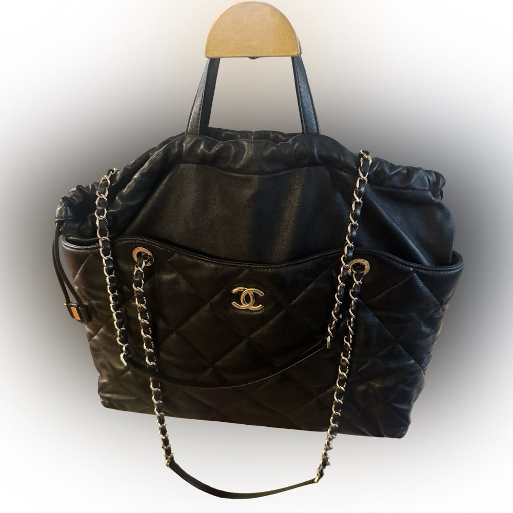 2019 Chanel Limited Edition Diamond Quilted Shopper Tote – Black Lambskin